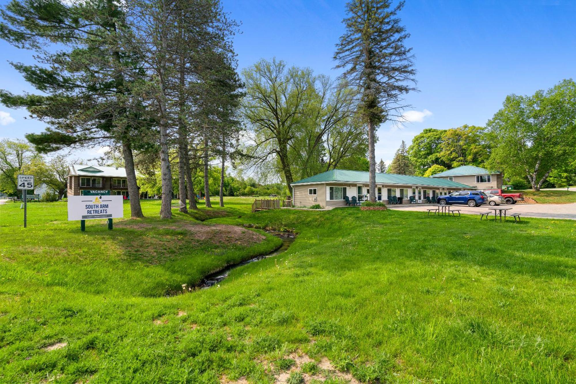 East Jordan South Arm Retreats 모텔 외부 사진