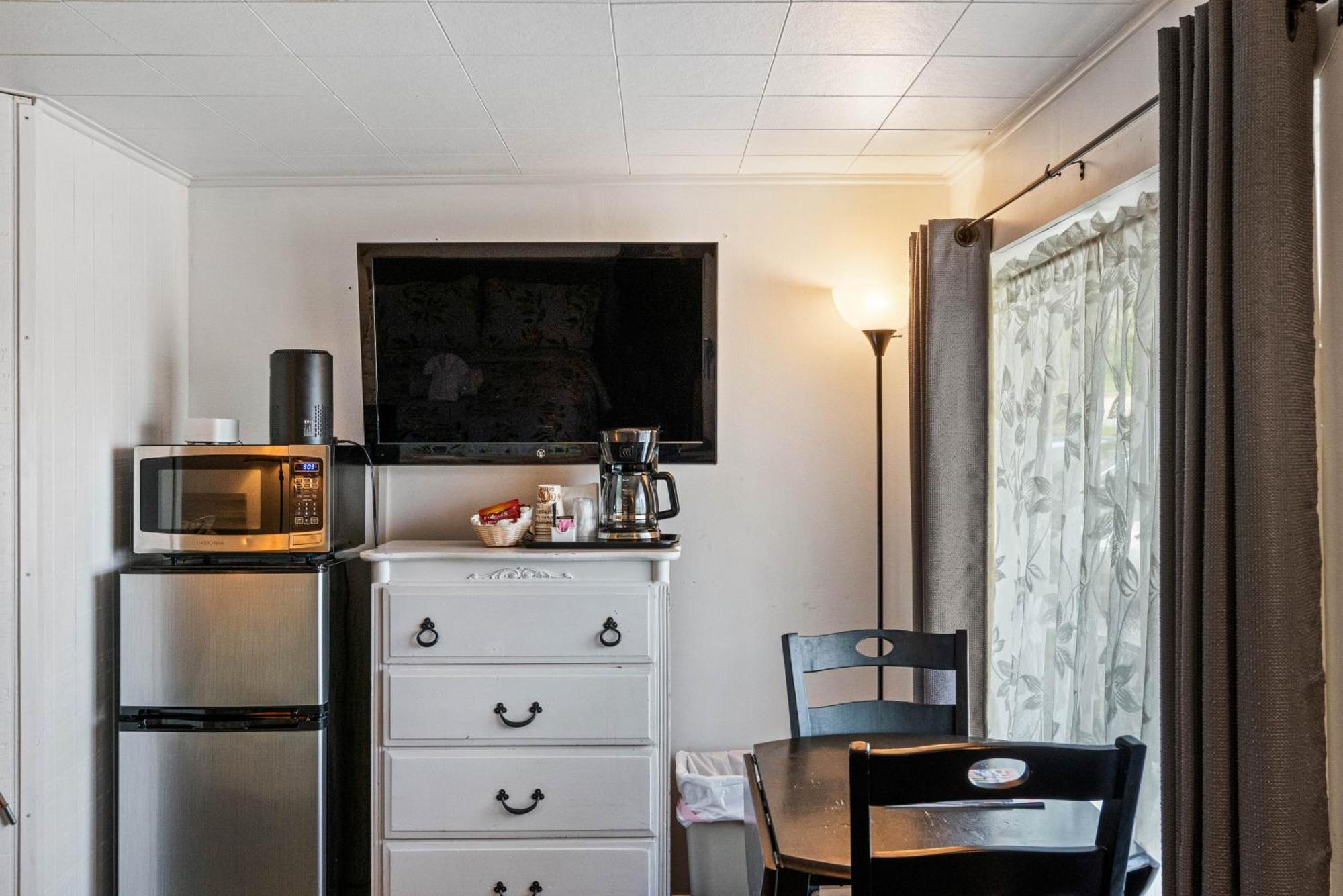 East Jordan South Arm Retreats 모텔 외부 사진